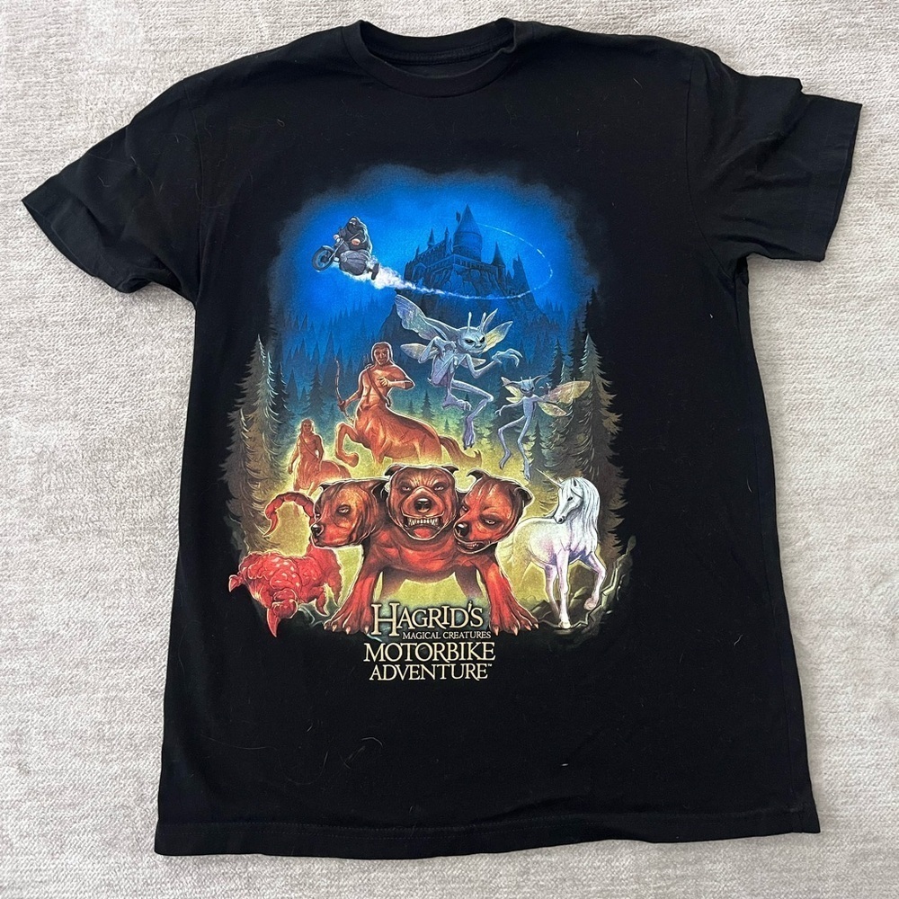 Hagrid's Magical Creatures Motorbike Adventure™ Adult T-Shirt Size S